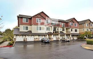 Light & Bright Timberland Condo in NW Portland MUST SEE!!! Garage Included