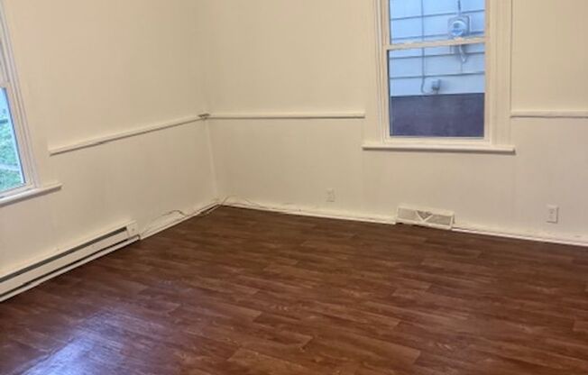 2 Bedroom 1 Bath Available to Rent for $725/Mo.