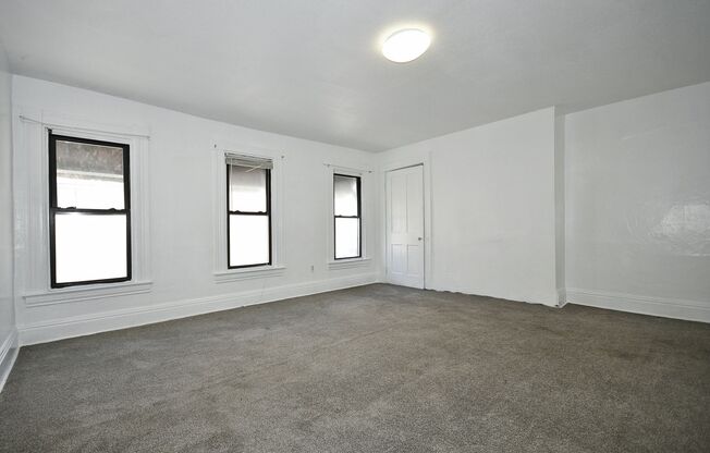 2 beds, 1 bath, $1,200, Unit 1