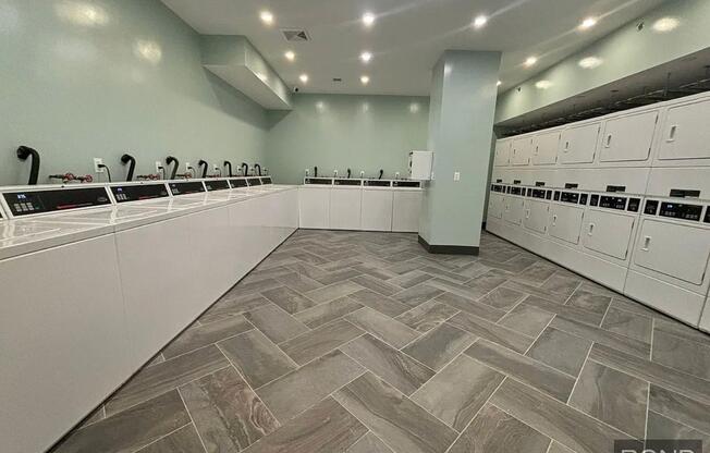 1 bed, 1 bath, $5,600, Unit 6I