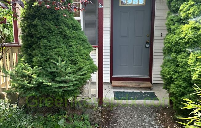 Beautiful 3-Bedroom House with 2.5 Bathrooms, attached garage, fully fenced backyard