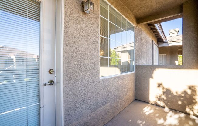 Charming 2 bedroom, 2 bath condo in the heart of Summerlin