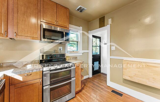 2 beds, 1 bath, $2,500