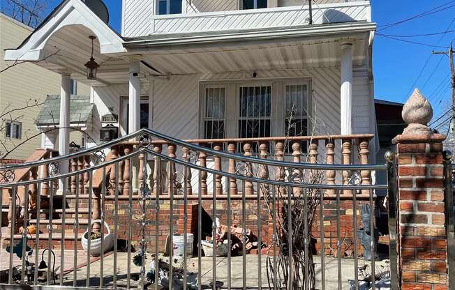 135 2 FRANCIS LEWIS BLVD