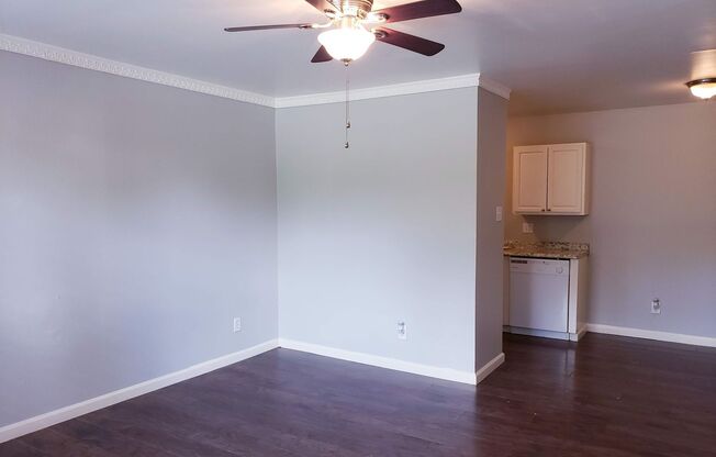 5722 GASTON AVE