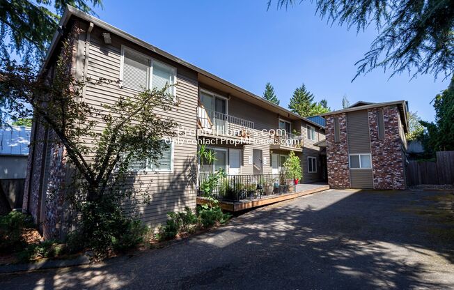 Two Bedroom Apartment In Highly Sought Multnomah Village! DEPOSIT SPECIAL