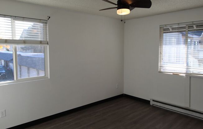 2 beds, 1 bath, $1,295