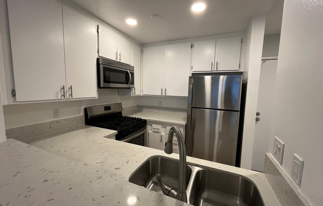 1 bed, 1 bath, 695 sqft, $1,698, Unit 112