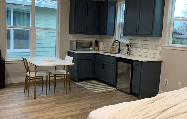 Studio, 1 bath, 571 sqft, $3,000, Unit Fully Furnished Studio