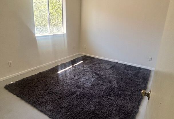 1 bed, 1 bath, 640 sqft, $950, Unit 230