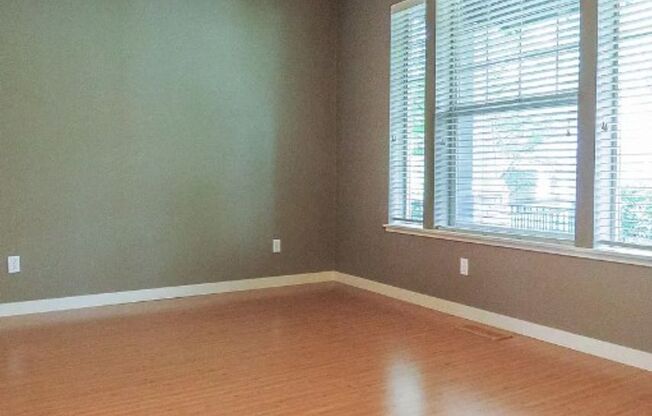 Beautiful 2br/2.5ba Townhome in Arbor Parc Community
