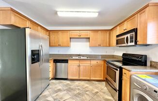 Beautiful 2BD/2BA Condo w/ reserved parking in Clairemont!