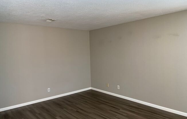 NE BRICK 3 Bedroom 2 Bath 2/CG