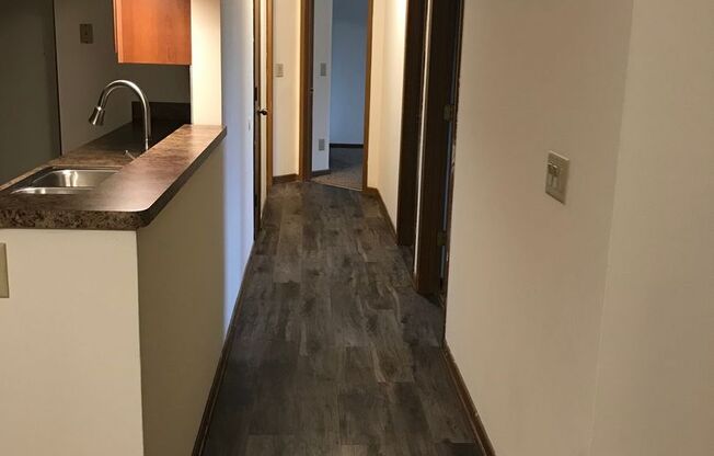 3 beds, 1 bath, 1,040 sqft, $1,695, Unit 3164-206