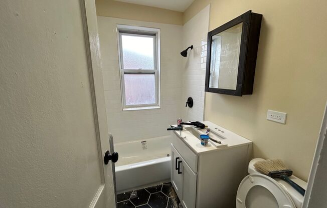 1 bed, 1 bath, $1,300