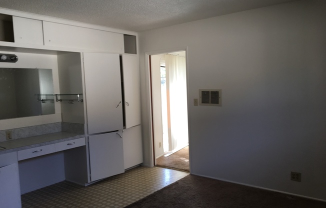 1 bed, 1 bath, $2,475, Unit B