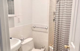 2 beds, 1 bath, $4,395, Unit 4E