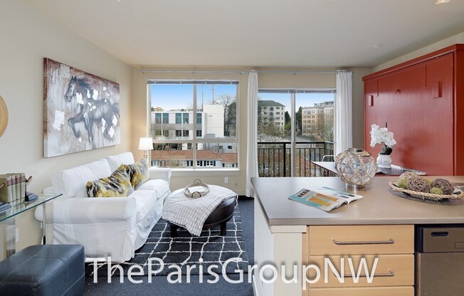 Fabulous Capitol Hill Condo w/View & Tons of Amenities!