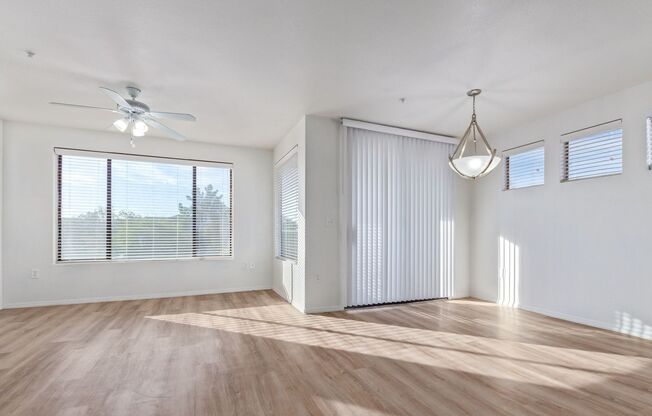 Huge 1 bedroom in Central Phoenix! Close to all major freeways!