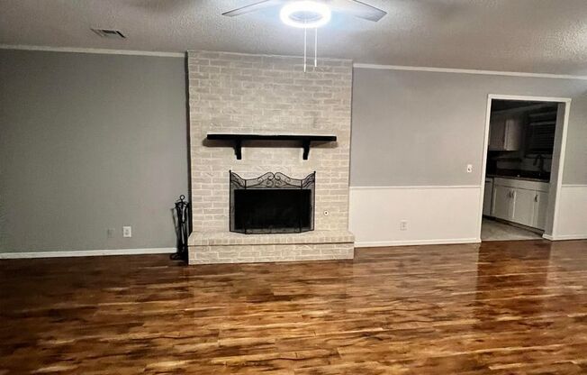 3 beds, 1.5 baths, 1,253 sqft, $1,550, Unit 2105 South Ash Ave