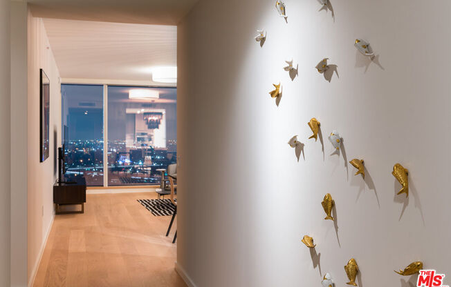 2 beds, 2.5 baths, 1,720 sqft, $6,500