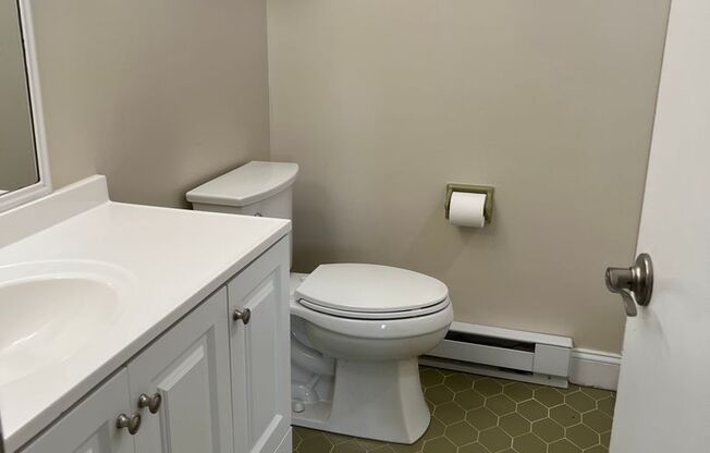 2 beds, 1 bath, $1,725, Unit D05
