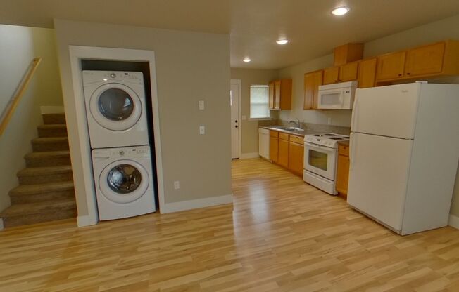 3 beds, 2.5 baths, $2,250, Unit 2