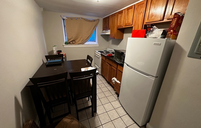 2 beds, 1 bath, $2,850, Unit 1