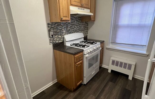 1 bed, 1 bath, 800 sqft, $1,525, Unit 415 12-G