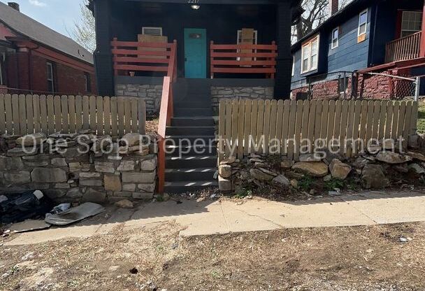 Beautiful 4 Bedroom 2 Bathroom Home in Kansas City!