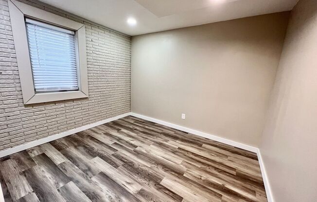 Updated 2 Bed Duplex in Central MHK - August 5th MOVE IN