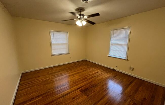 3 beds, 1 bath, $900