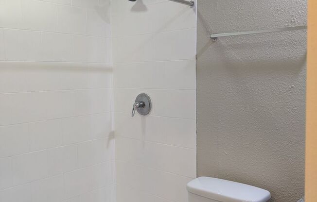 2 beds, 2 baths, 850 sqft, $1,145, Unit 105