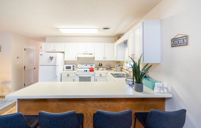 2 beds, 2 baths, $1,600, Unit Apt 19J