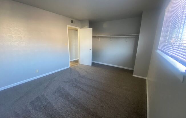 2 beds, 1 bath, 900 sqft, $1,051, Unit 09H