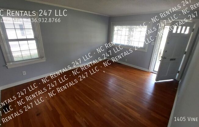 3 beds, 1 bath, 900 sqft, $1,300