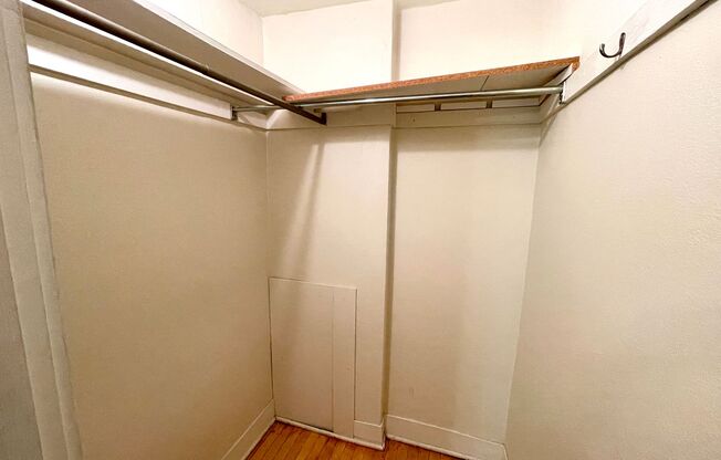 1 bed, 1 bath, $915, Unit 4