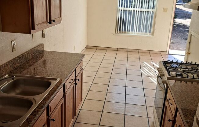 Studio, 1 bath, 520 sqft, $750, Unit D52