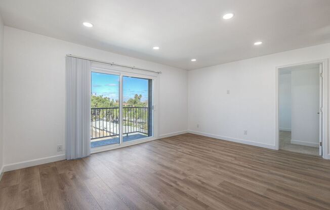 3 beds, 2.5 baths, 1,130 sqft, $3,195, Unit 44