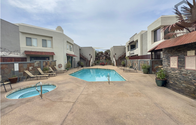 2Bed/2Bath 2nd Floor Condo at Hayden/Indian School Rd!