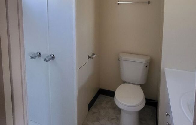 2 beds, 2 baths, 800 sqft, $3,299, Unit 36