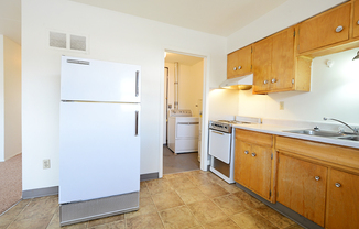 2 beds, 1 bath, 600 sqft, $745, Unit 002