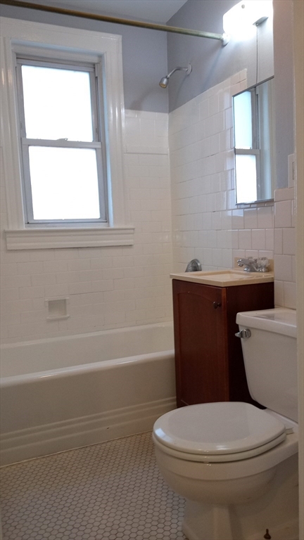 1 bed, 1 bath, $2,200, Unit 2