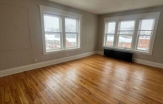 2 beds, 1 bath, $1,450, Unit 132 Belmont Unit #4R