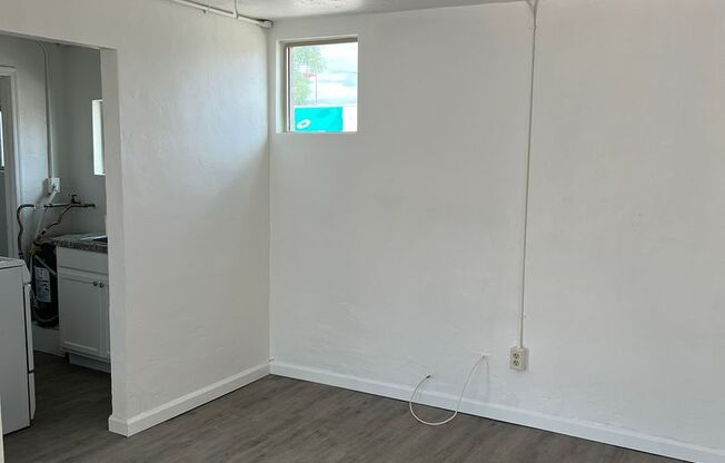 1 bed, 1 bath, 400 sqft, $850, Unit 2