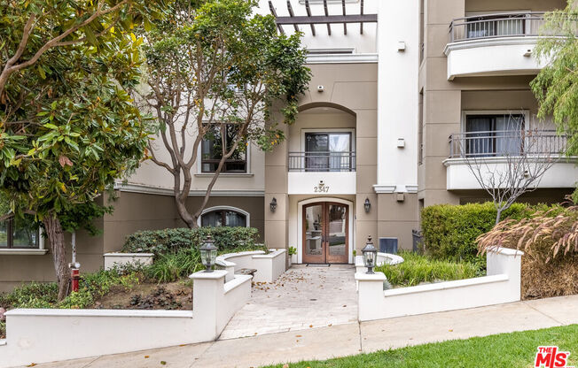 2347 Fox Hills Dr Apt 101