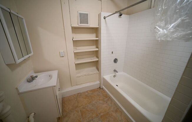 Spacious garden level 2-bedroom