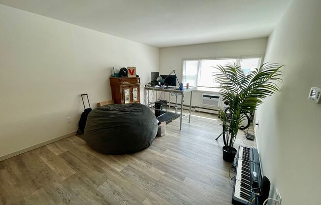 2 beds, 1 bath, $1,350, Unit 310