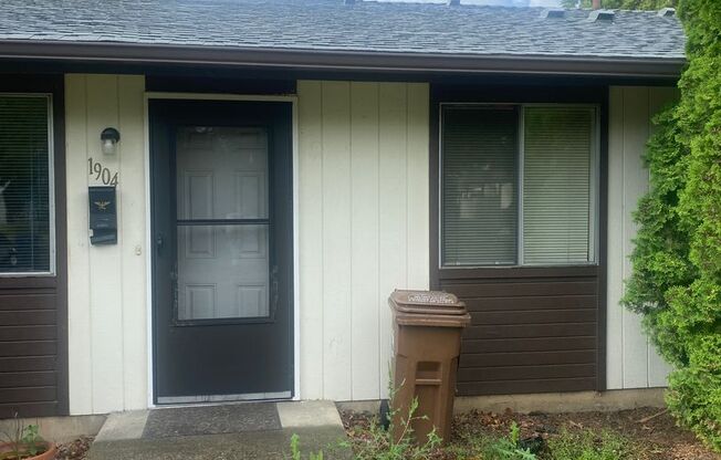 2 beds, 1 bath, $1,200, Unit 1904