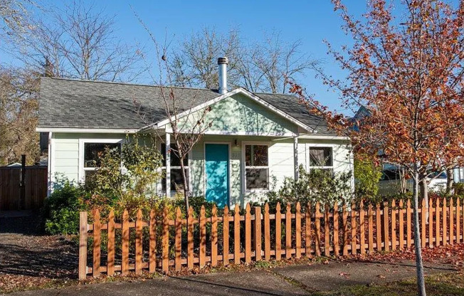 325 E 31 AVE